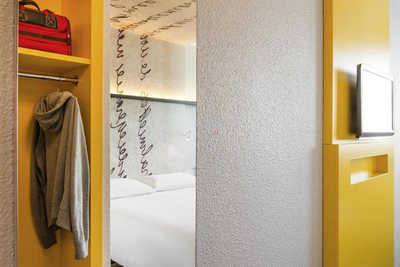 Standard Double Room image 2