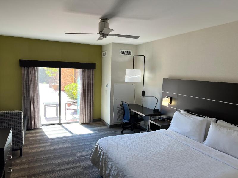 Standard King Room with Pool View image 3