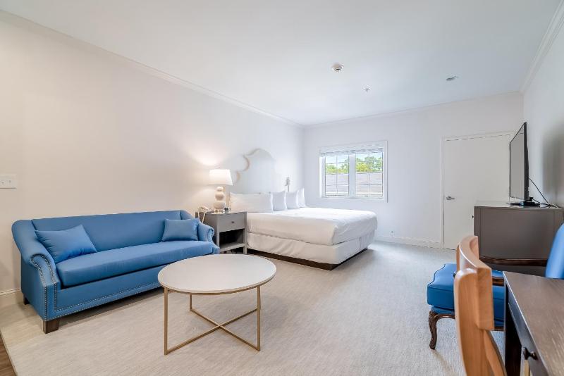 Standard King Room image 4