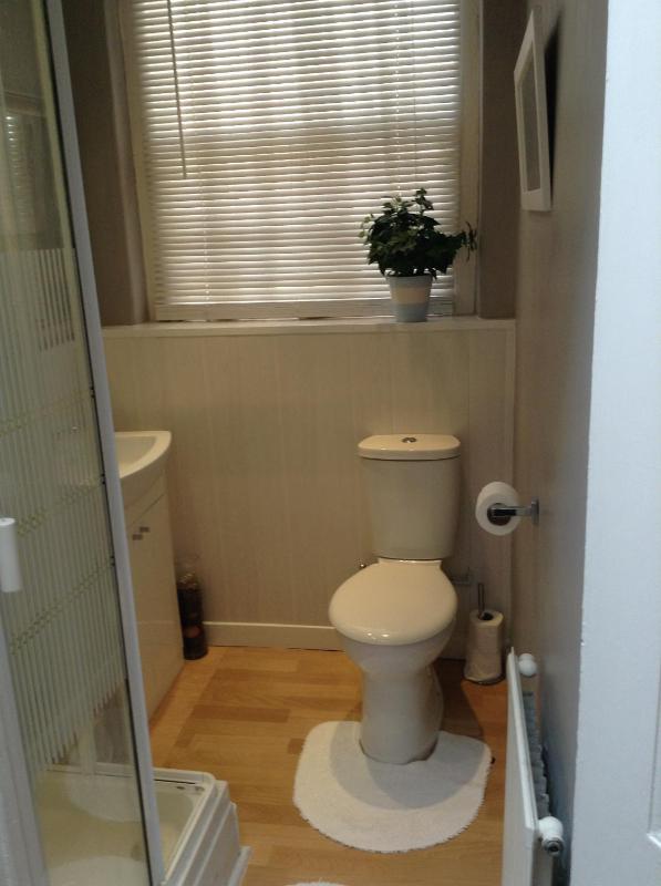 Twin Room image 4
