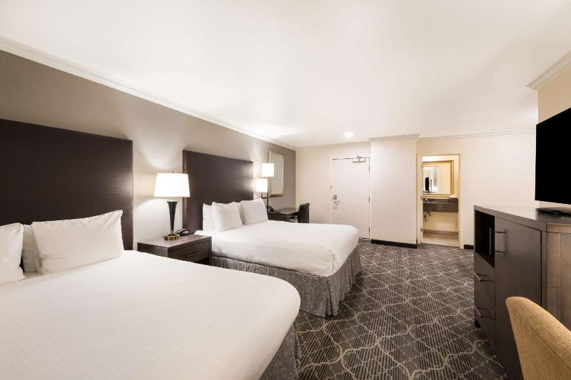Family Suite with Two Queen Beds and Sofa Bed image 4