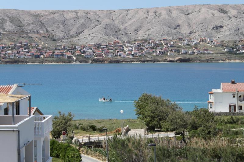 Three-Bedroom Apartment with Terrace and Sea View image 3