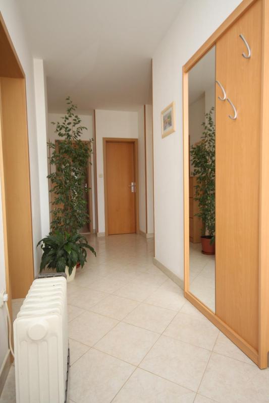 Three-Bedroom Apartment with Terrace and Sea View image 2