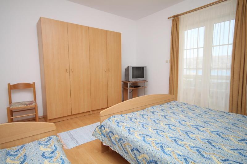 One-Bedroom Apartment with Terrace and Sea View image 4