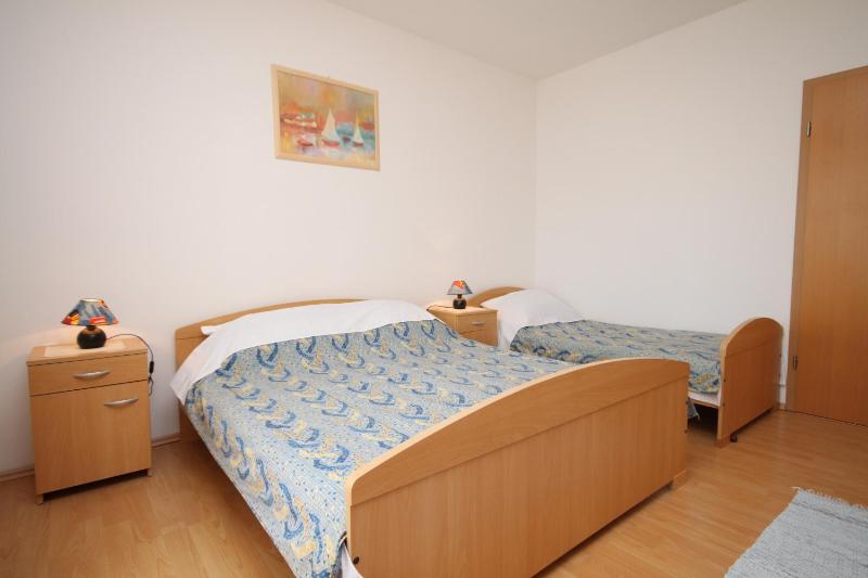 One-Bedroom Apartment with Terrace and Sea View image 3