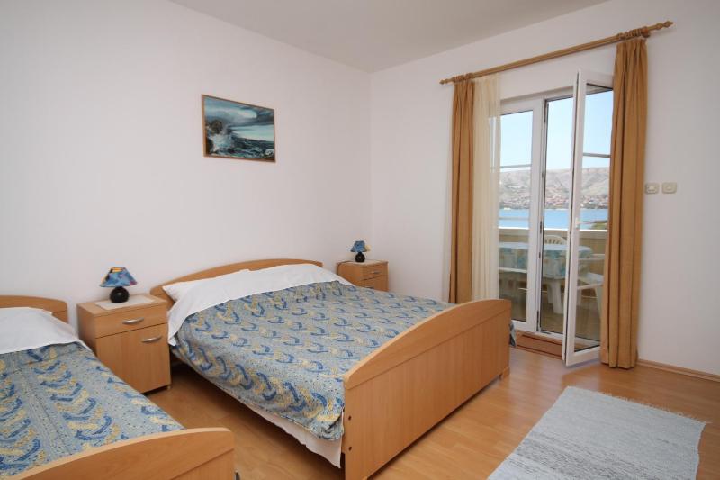 One-Bedroom Apartment with Terrace and Sea View image 1