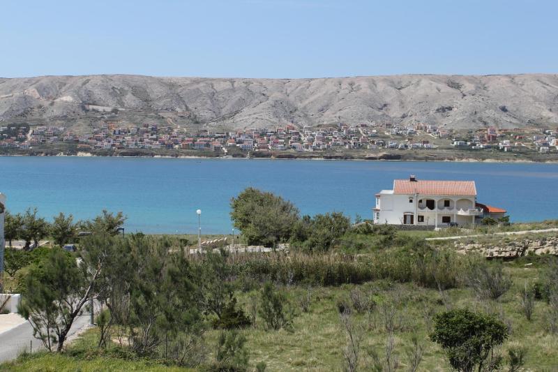 One-Bedroom Apartment with Terrace and Sea View image 3
