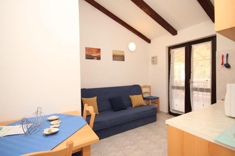 One-Bedroom Apartment image 3