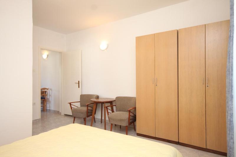 One-Bedroom Apartment image 3