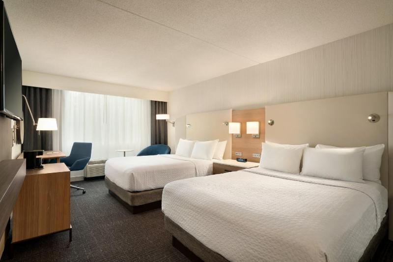 Standard Queen Room with Two Queen Beds image 2