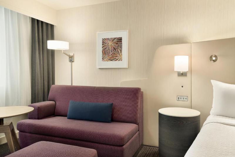 Standard King Room with Sofa Bed - Non-Smoking image 2