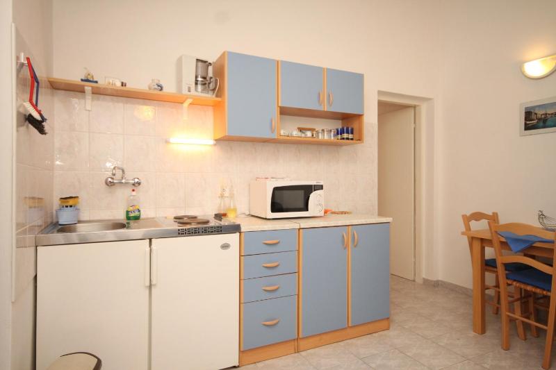 One-Bedroom Apartment image 4