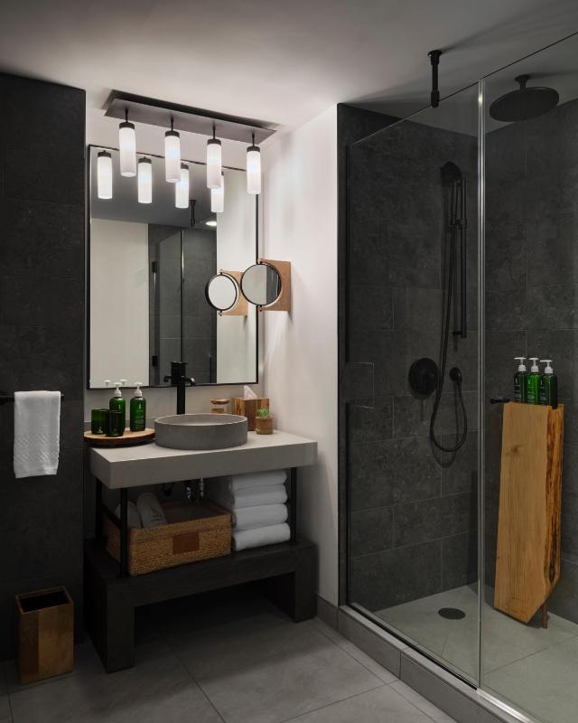 Quadruple Room image 2