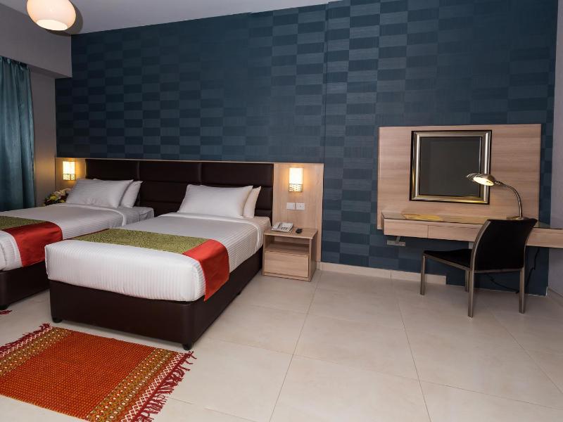 Deluxe Twin Room image 4