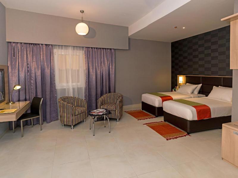 Deluxe Twin Room image 3