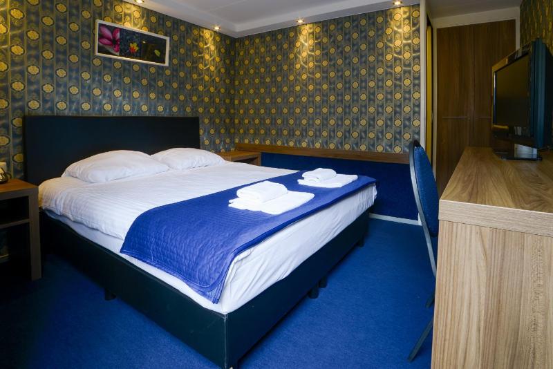 Budget Single or Double Room image 4