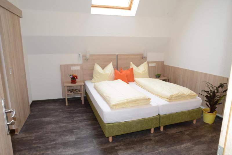 one-bedroom Apartment Comfort image 1