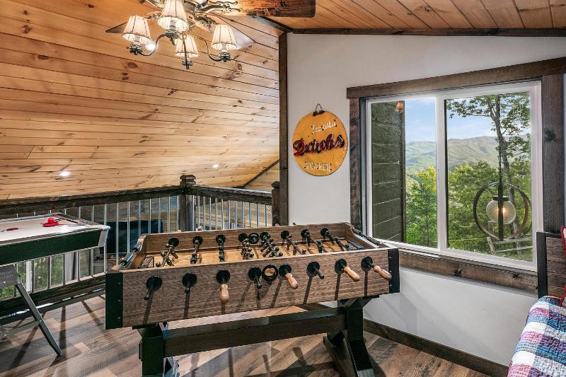 Smoky Mountain tranquility Hot Tub 560 FREE tickets each paid day!!! - image 17