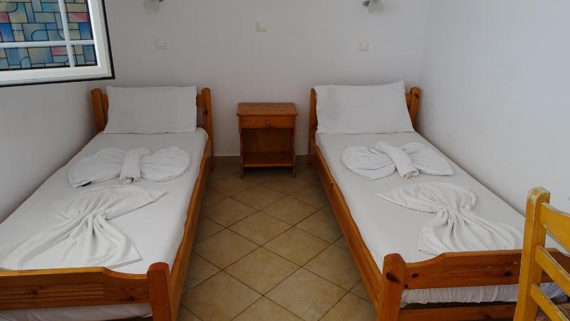 Twin Room with Shared Veranda image 3