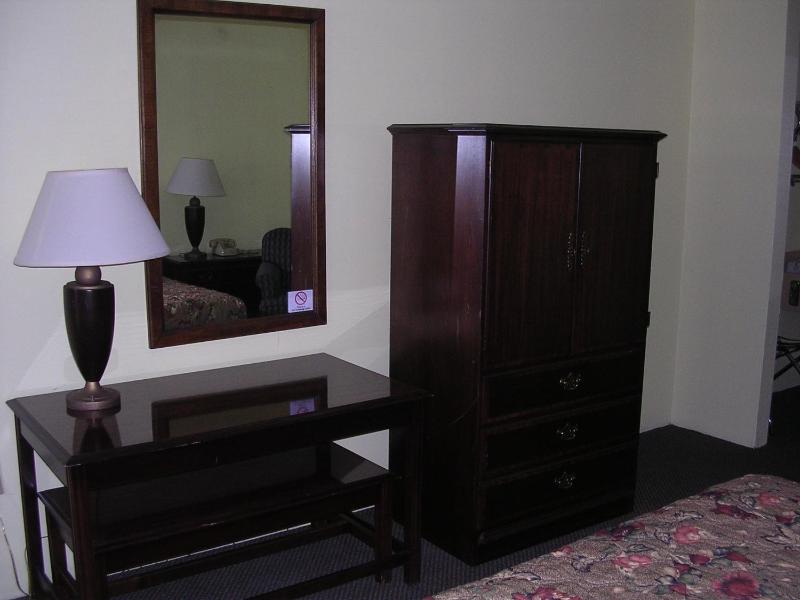 Room with Two Double Beds image 4
