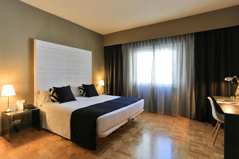 Standard Queen Room image 1