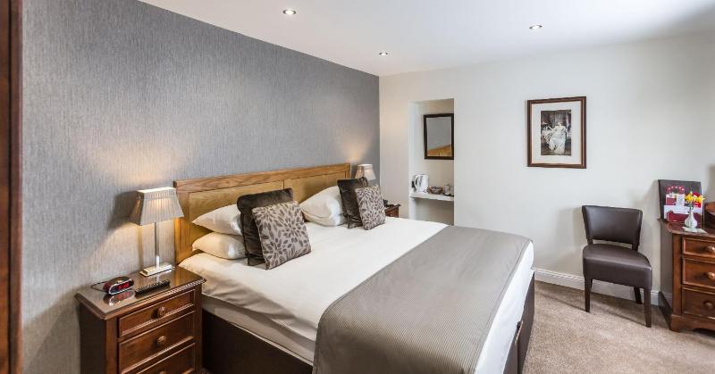 Standard Double or Twin Room image 4