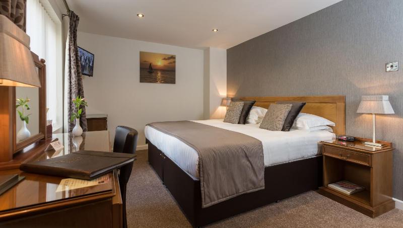 Standard Double or Twin Room image 3