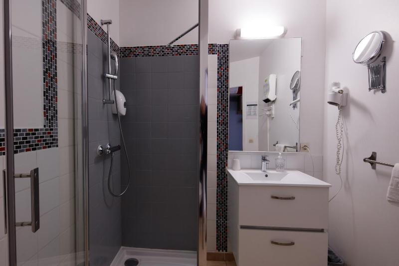 Twin Room with Air-Conditioning image 4