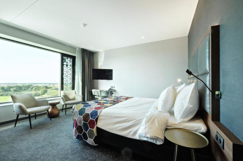 Standard Double Room image 4