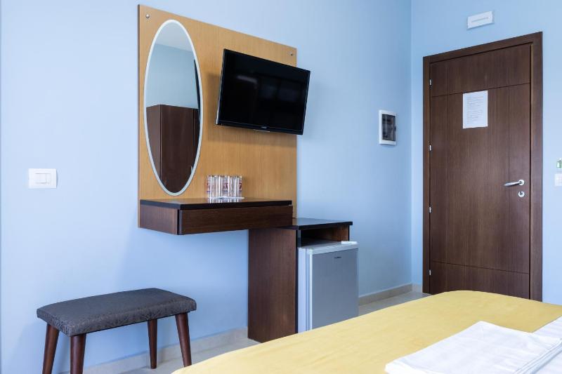 Deluxe Double Room with Side Sea View image 1