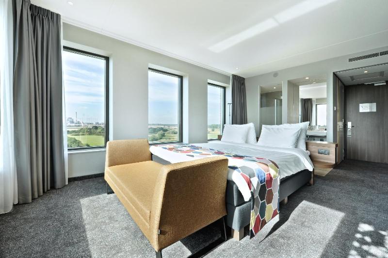 Deluxe Double Room with Shower image 3