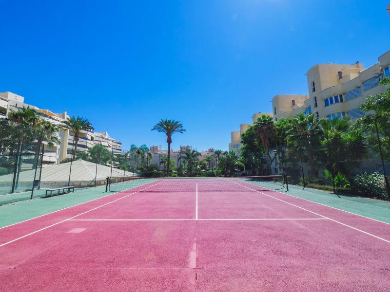 Cubo's Urban Brigitte Torremolinos & Parking - image 7