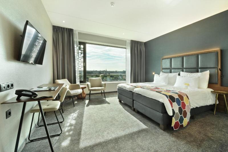 Deluxe Twin Room with Bath image 1
