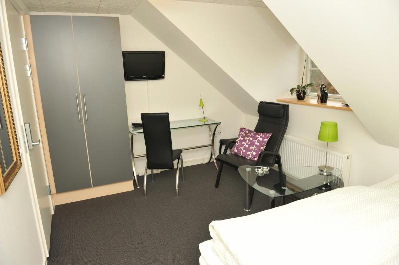 Double or Twin Room image 3