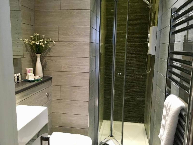Single Room with Shower image 1