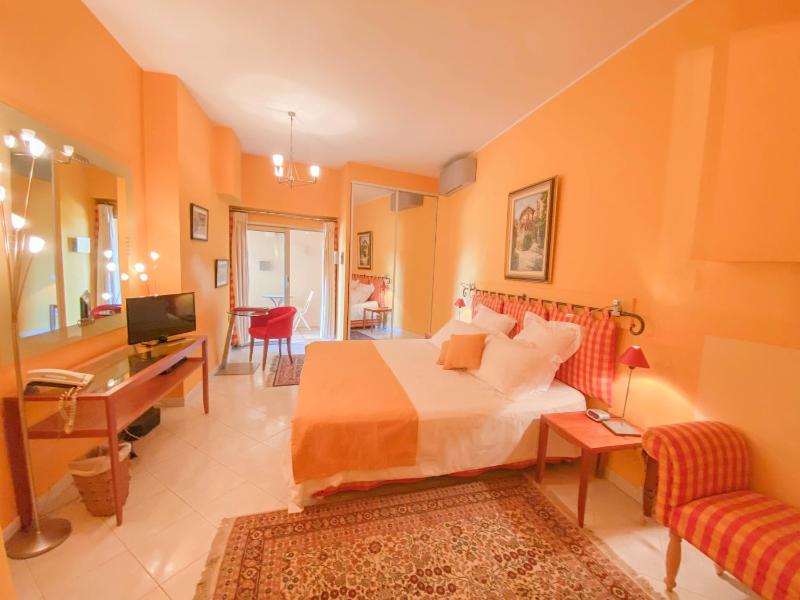 Standard Queen Room image 4