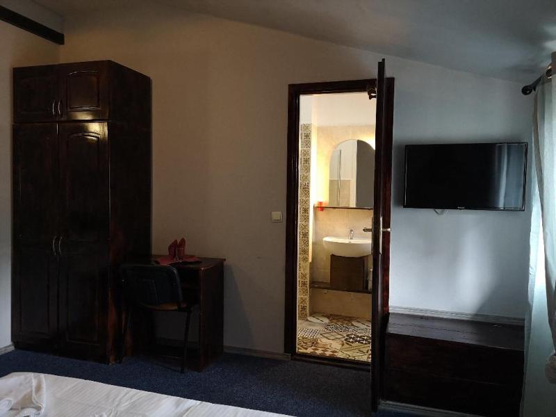 Double or Twin Room image 4