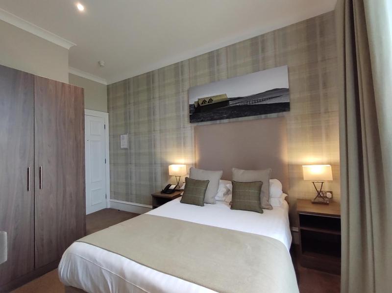 Single Room image 3