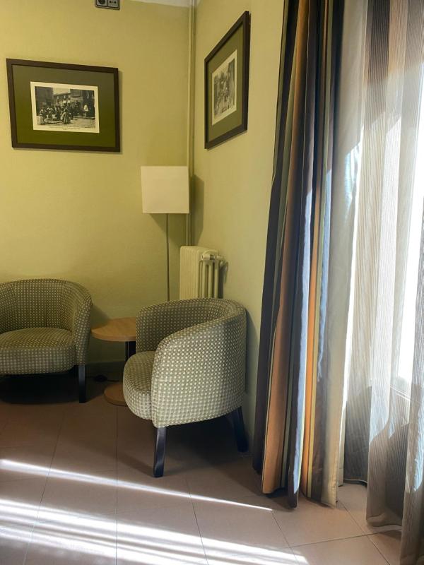 Double or Twin Room with Balcony image 4