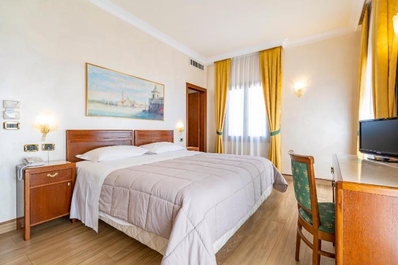 Double or Twin Room image 1