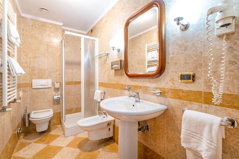 Superior Double Room with Front Lagoon View image 4