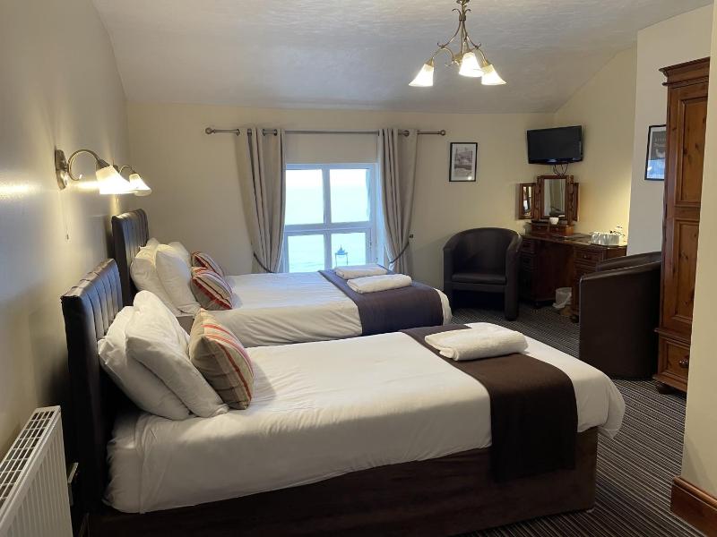 Family Room with Sea View image 3