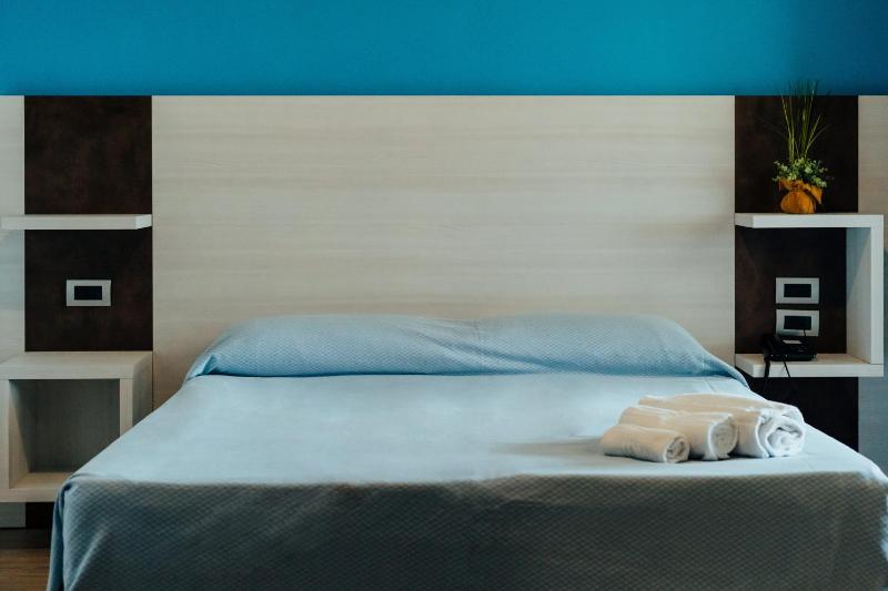 Deluxe Double Room with Balcony and Sea View image 4