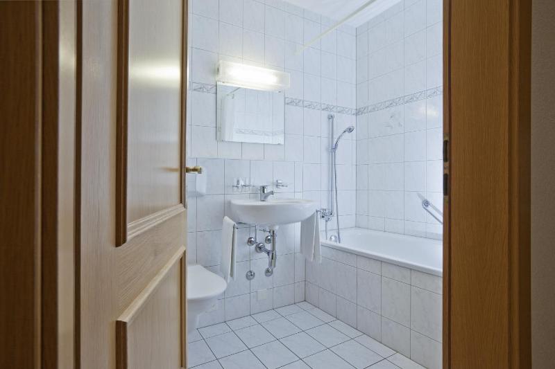 One-Bedroom Apartment image 2