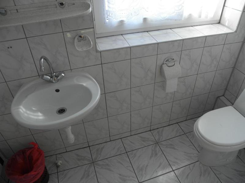 Quadruple Room image 2
