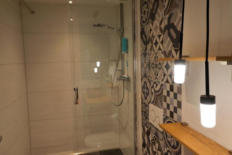 One-Bedroom Apartment image 4