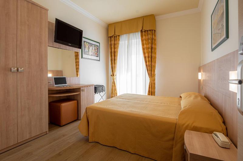 Double or Twin Room with Balcony and Sea View image 1