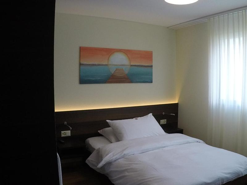 Standard Double Room image 3