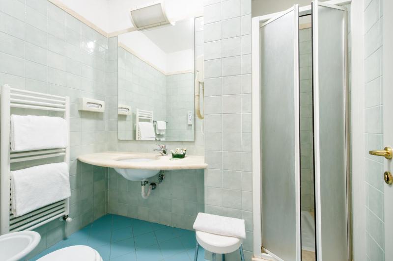 Double or Twin Room Without View image 4