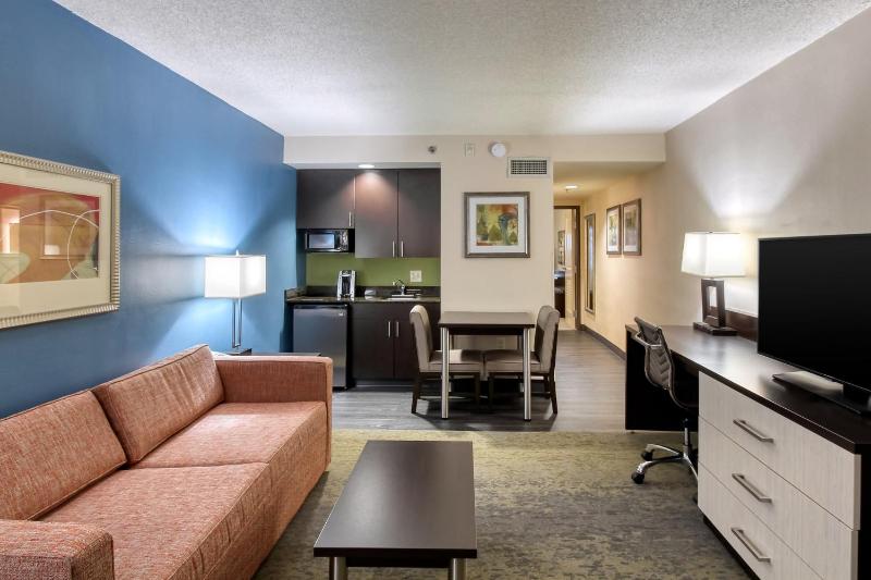 One-Bedroom Suite with Two Double Beds image 2